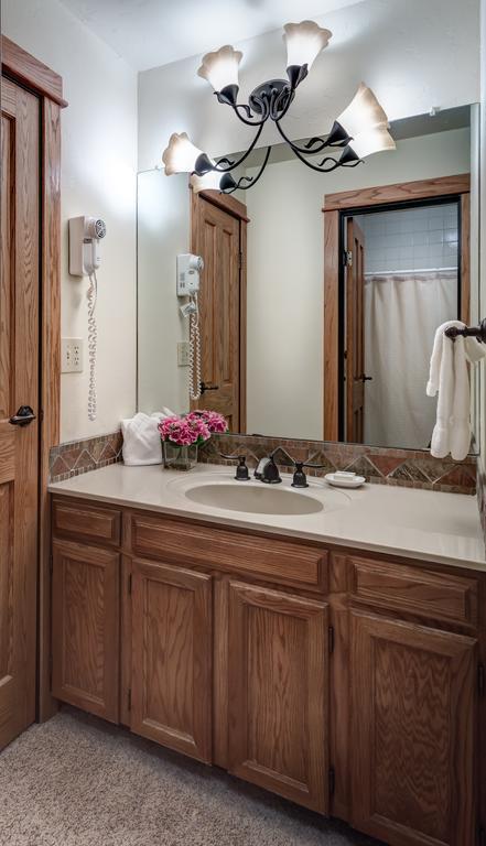 Apartment Bear Claw 412 - Ski-in Ski-out Condo!