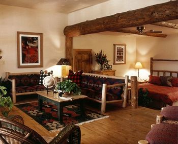 The At Lodge