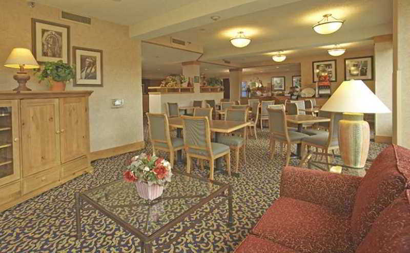 Spark By Hilton I 25 Hotel