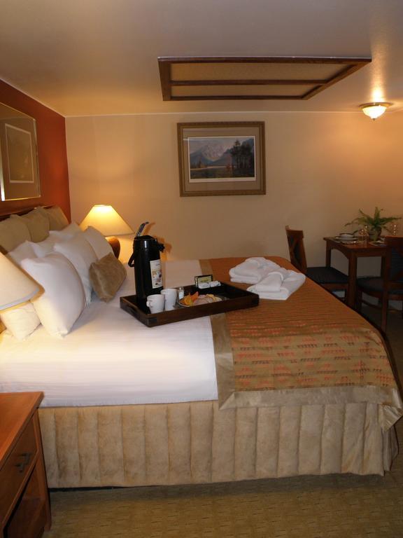 Rivers Edge & Motel