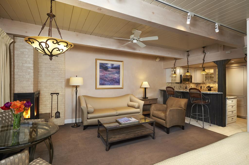 Square Condominium