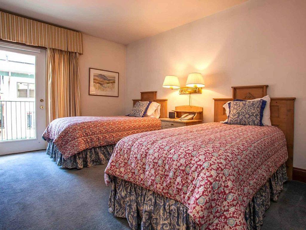 Plaza Aparthotel 3*