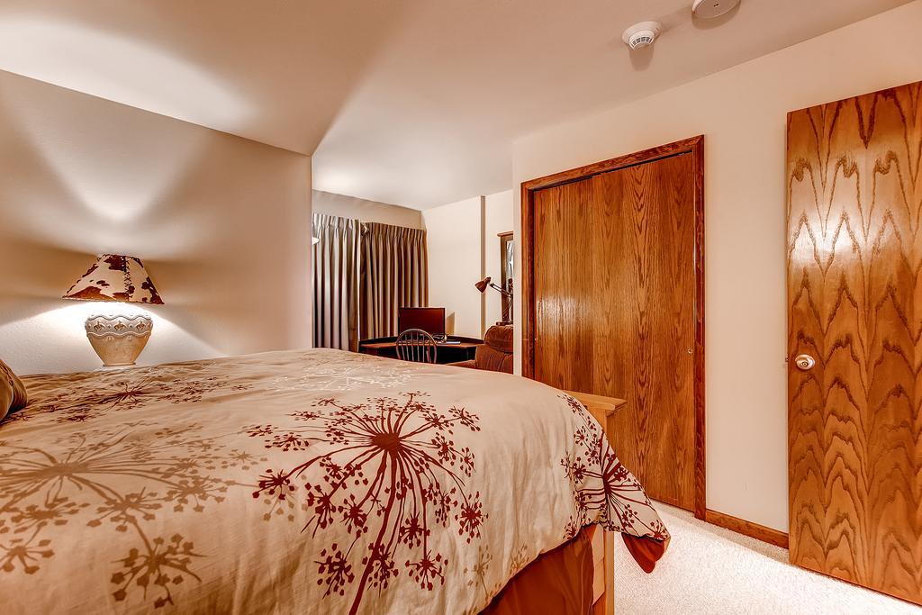 Lodge Seasons At *