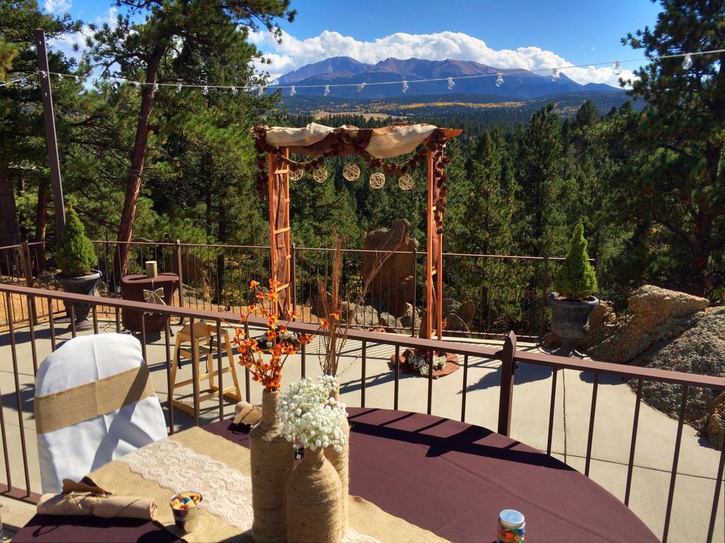 Pikes Peak Paradise 3*