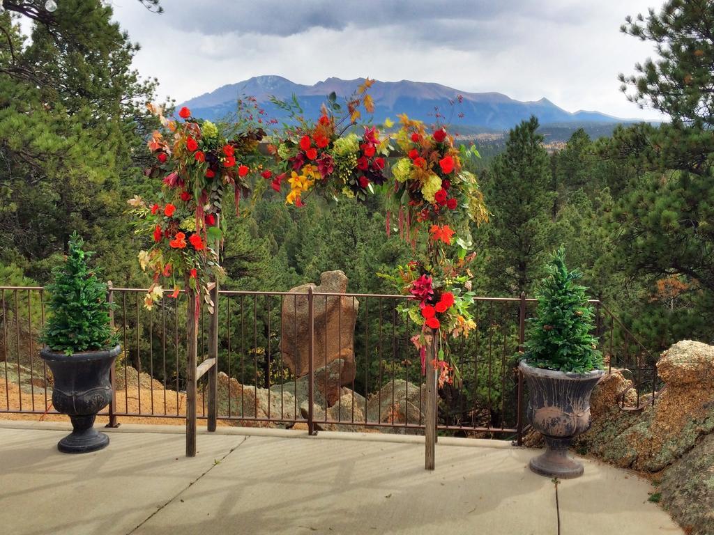 Pikes Peak Paradise Bed & Breakfast 3*