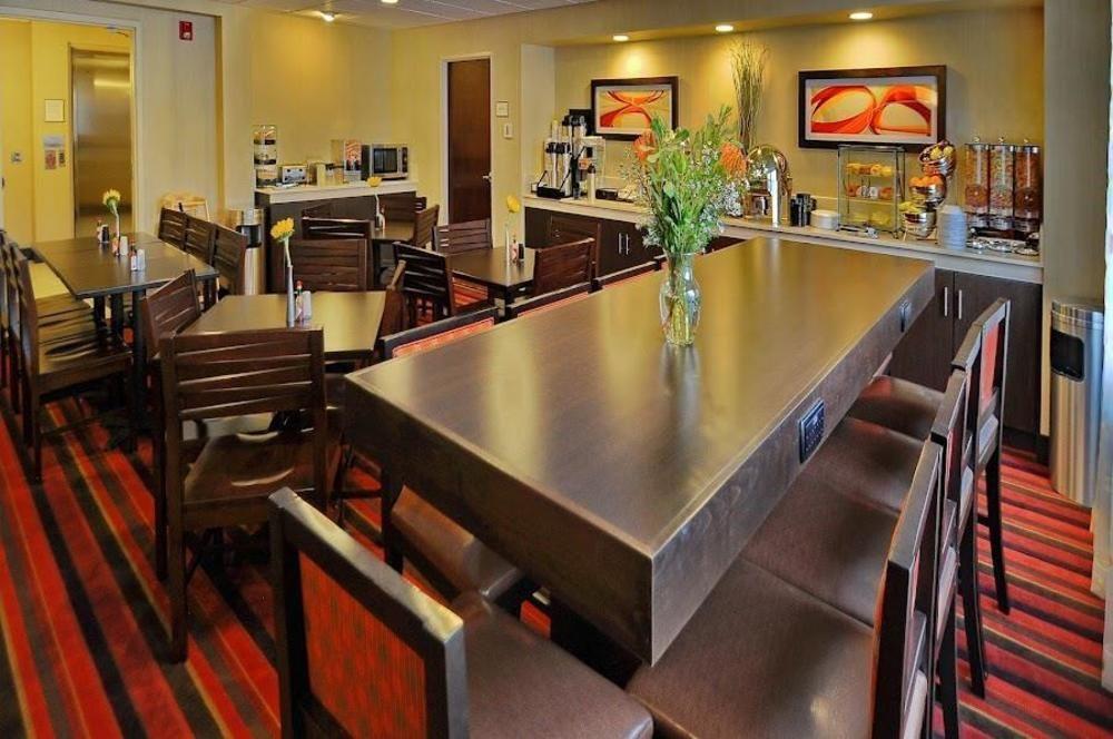 Hotel Spark By Hilton International Airport DEN