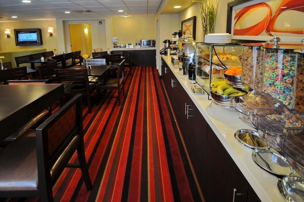 Hotel Spark By Hilton International Airport DEN