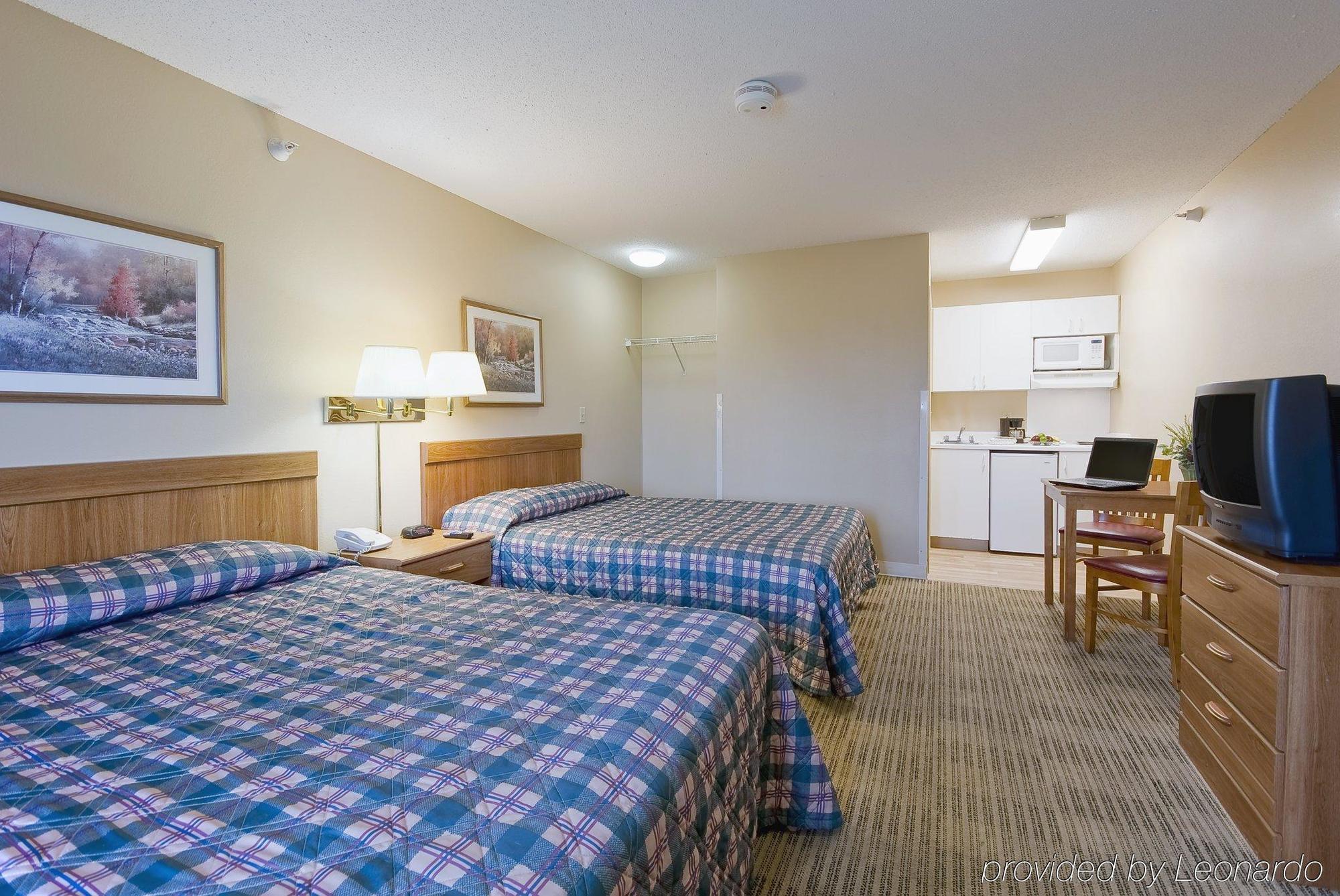 Hometowne By Red Roof Denver - Motel