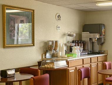 Super 8 By Wyndham North East Denver Henderson