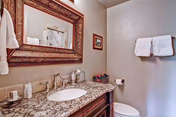 Hotel Highlands Area By East West Hospitality 4*