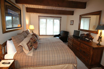 Hotel Chateau Eau Claire & Roaring Fork By Frias