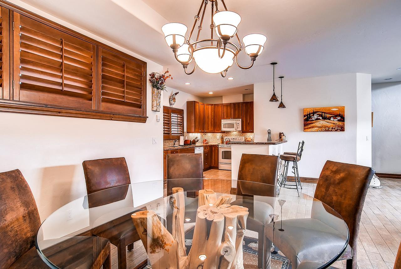 Three-bedroom Highland Greens Townhome 36 *