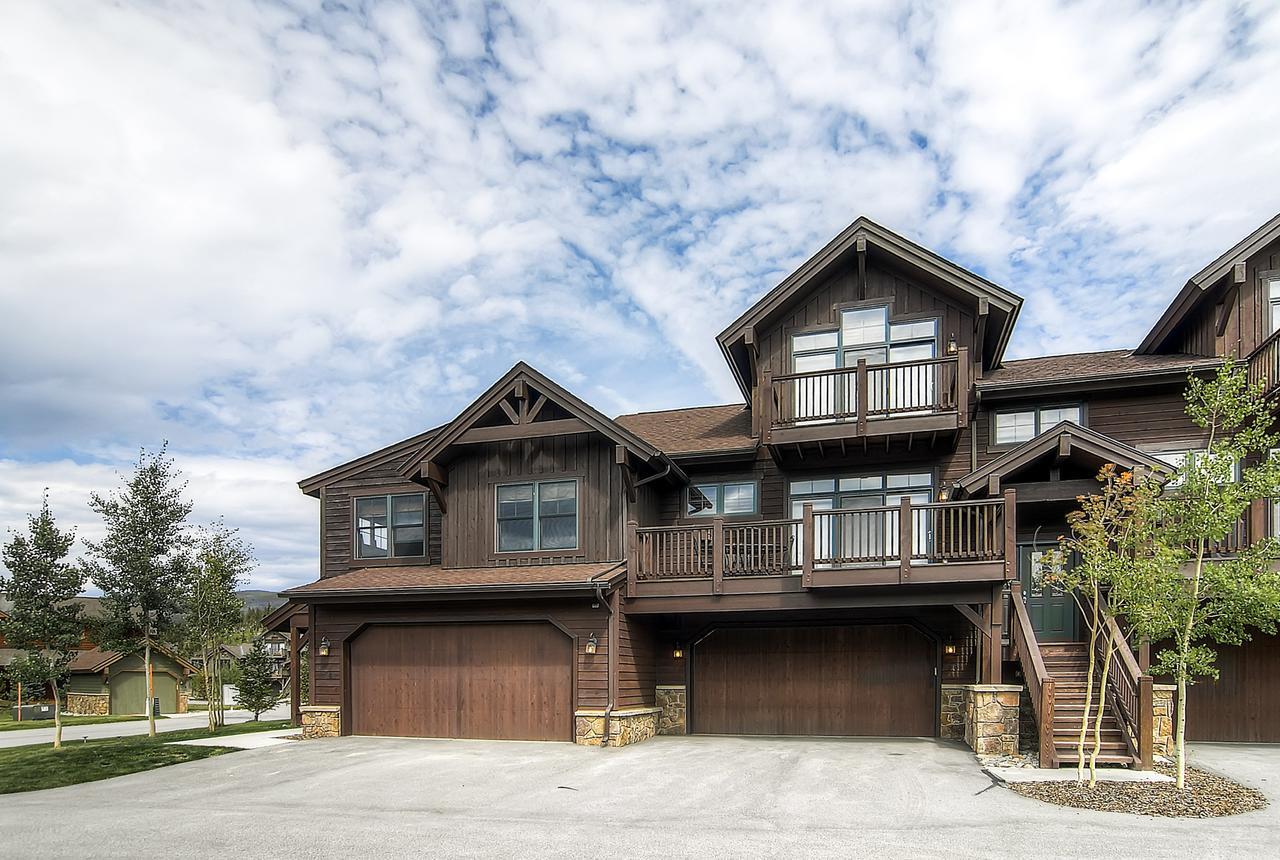 Three-bedroom Highland Greens Townhome 36 *