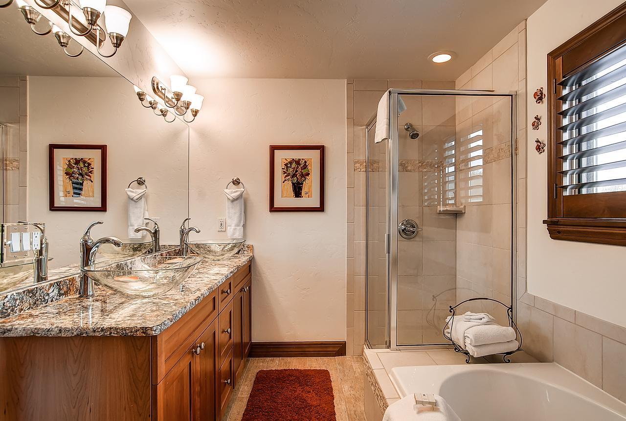 Three-bedroom Highland Greens Townhome 36 Breckenridge