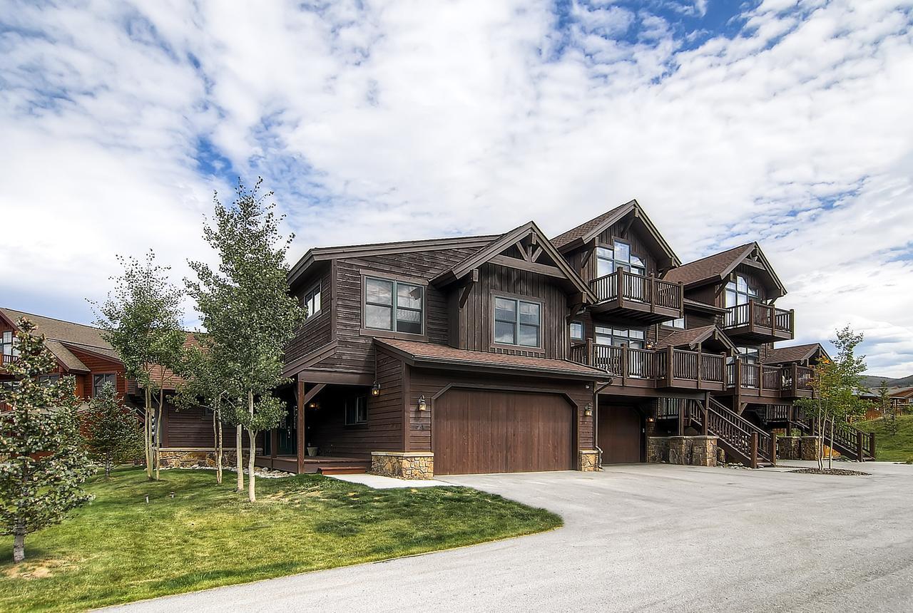 Three-bedroom Highland Greens Townhome 36