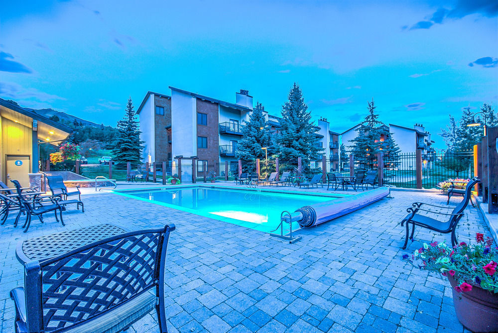 The Rockies By Retreatia Hotel