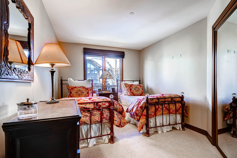 Highlands Area By East West Hospitality Hotel 4*