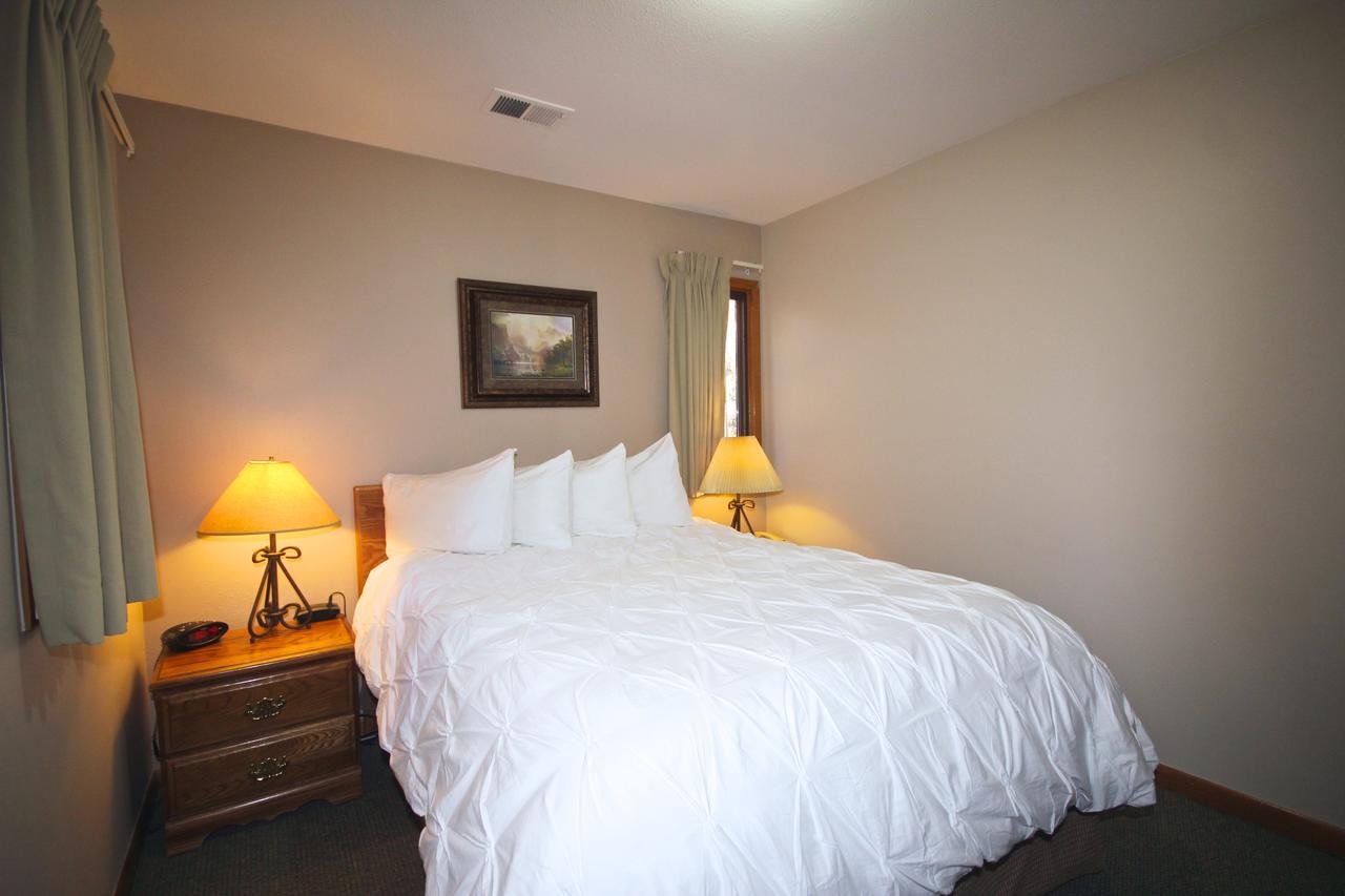 Hotel Streamside On Fall River