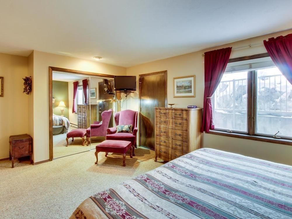 Beaver Creek West Apartment