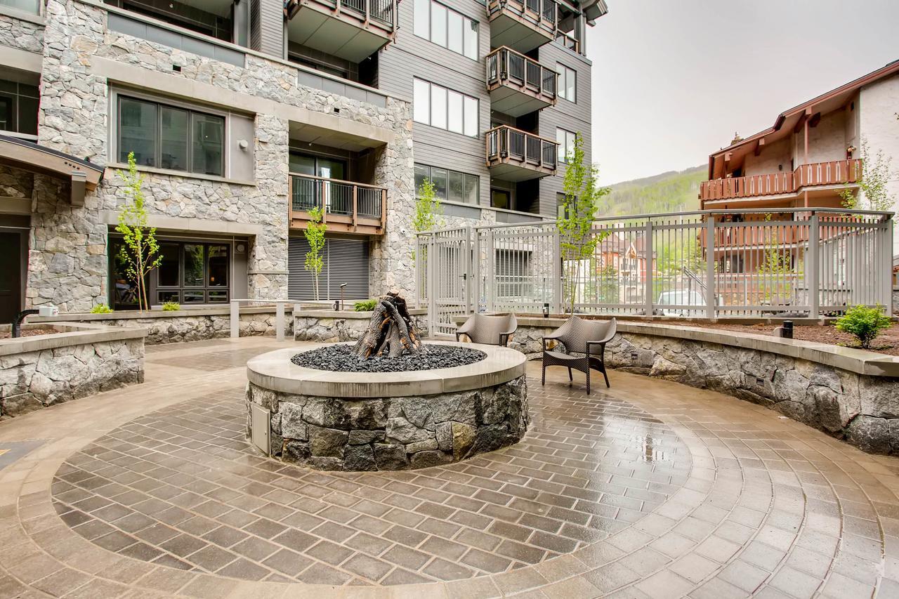 The Lion Vail