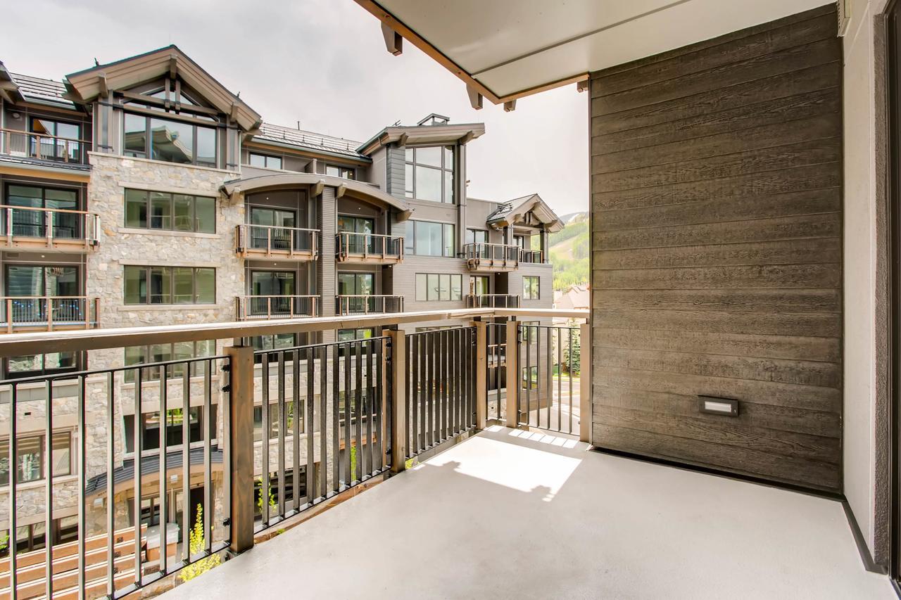 The Lion Vail