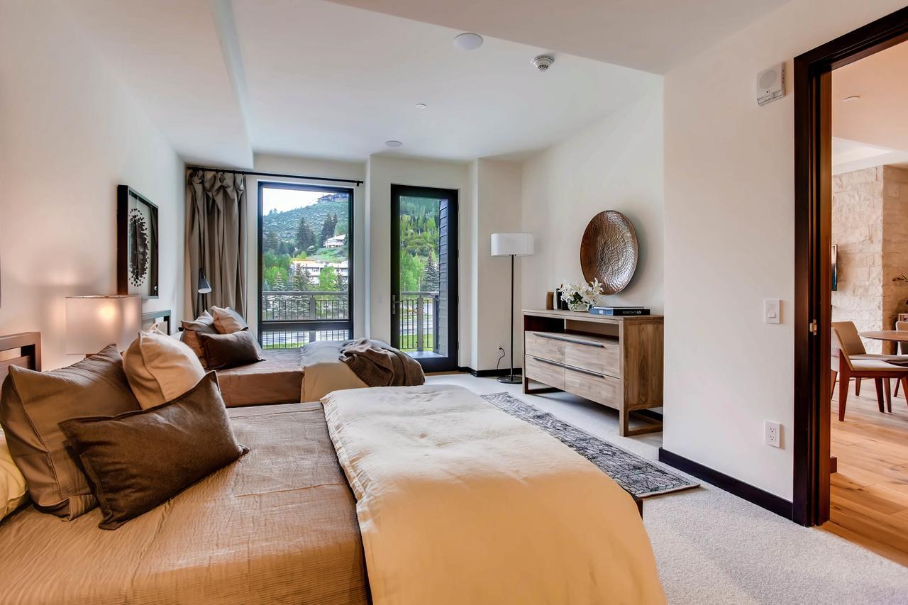 The Lion Vail
