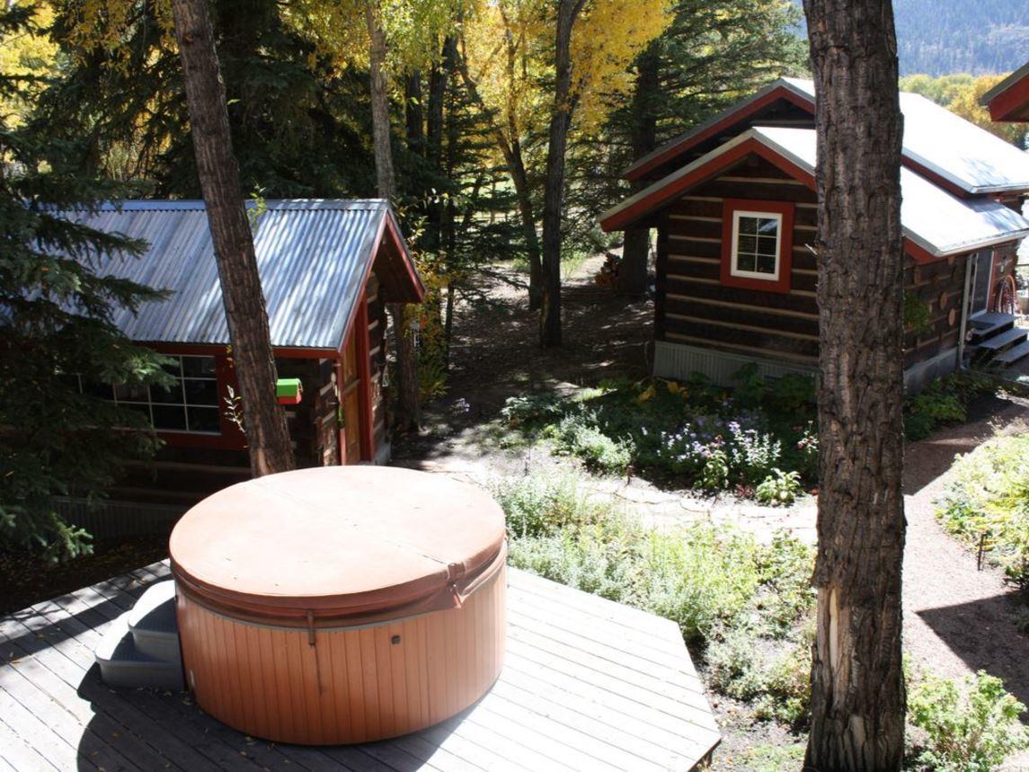 Riverside Meadows Lodge