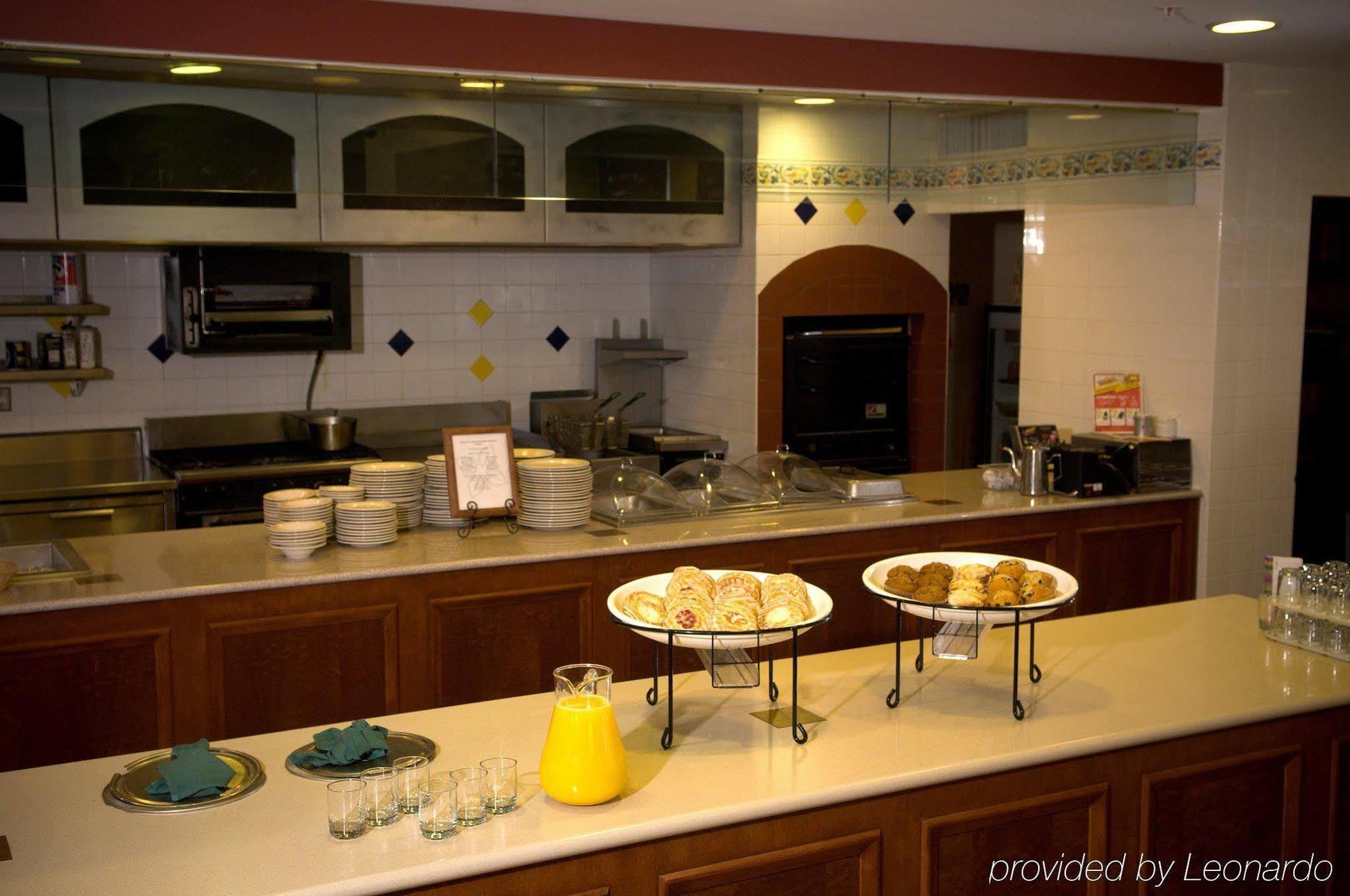 Hilton Garden North 3*