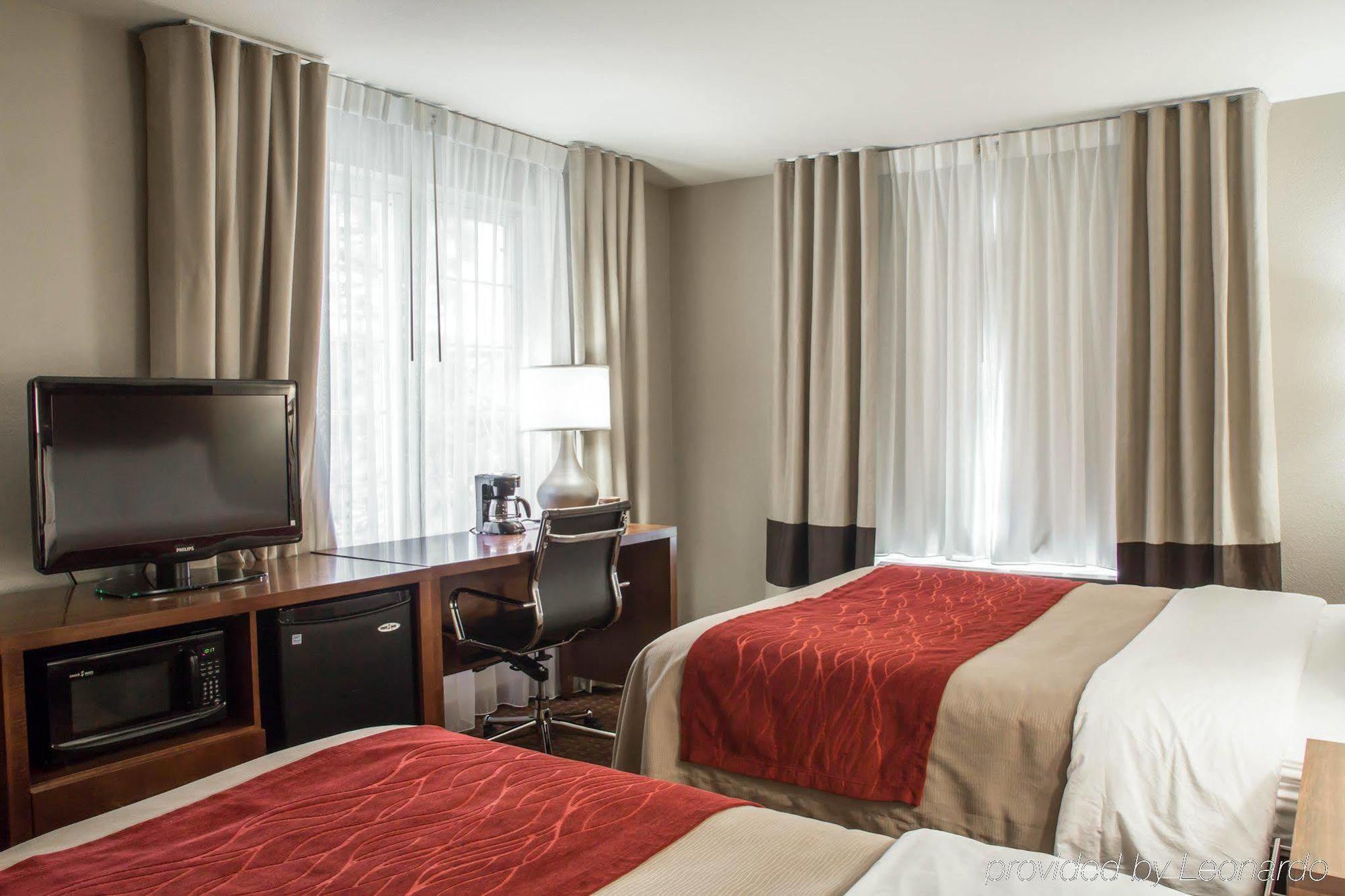 Comfort & On The Roaring Fork Hotel
