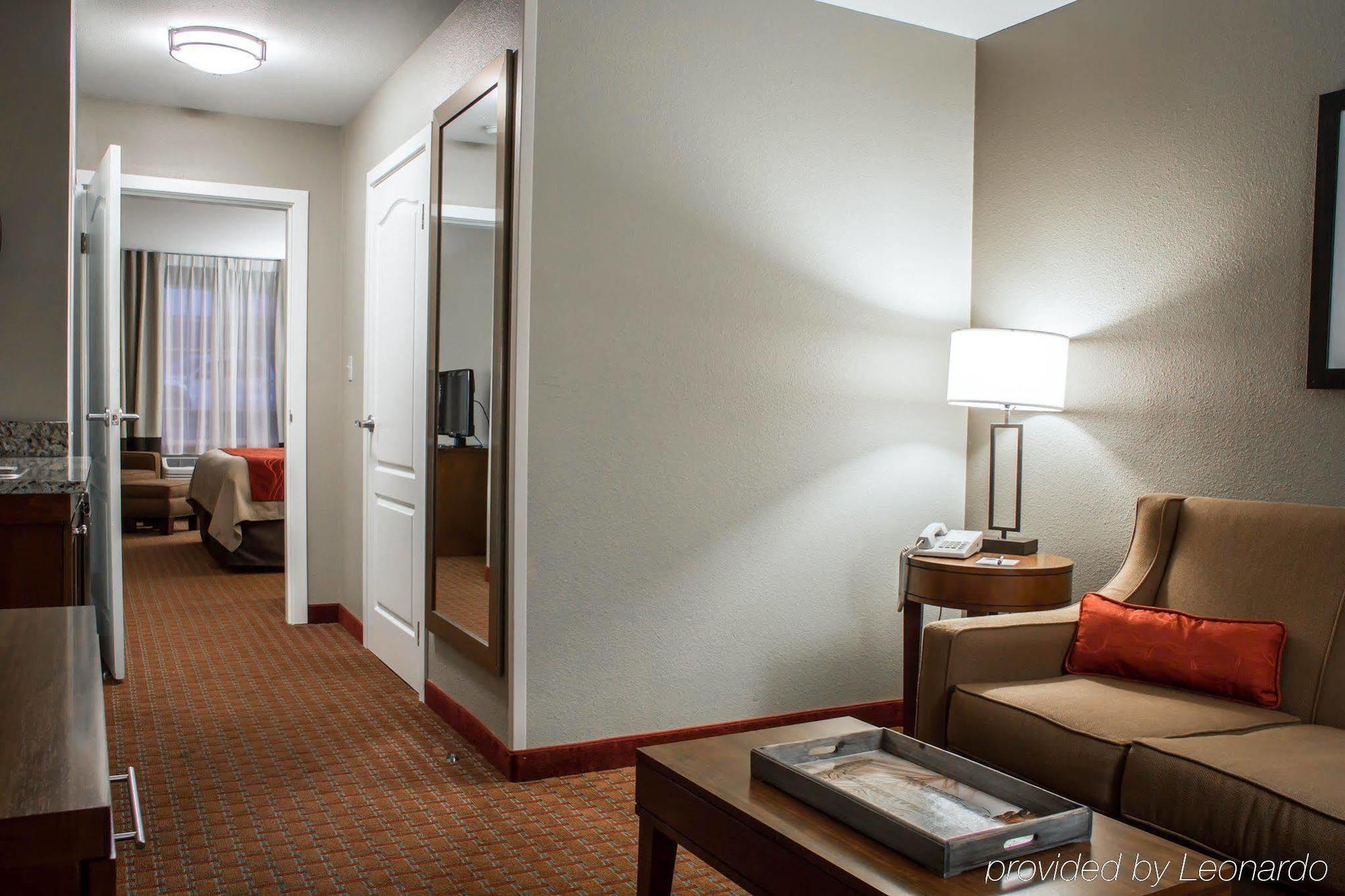 Comfort & On The Roaring Fork Hotel 2*