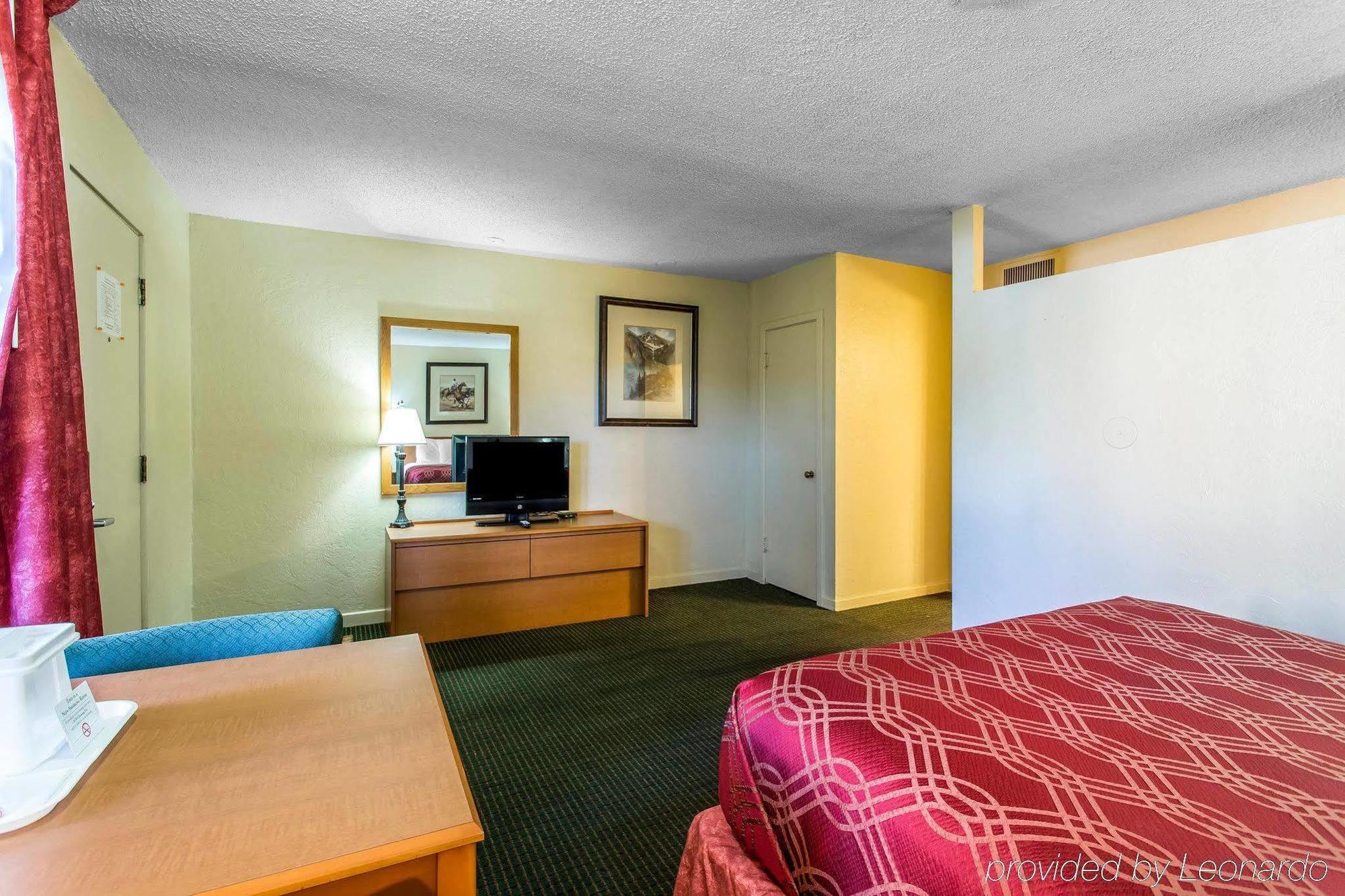 Hotel Econo &