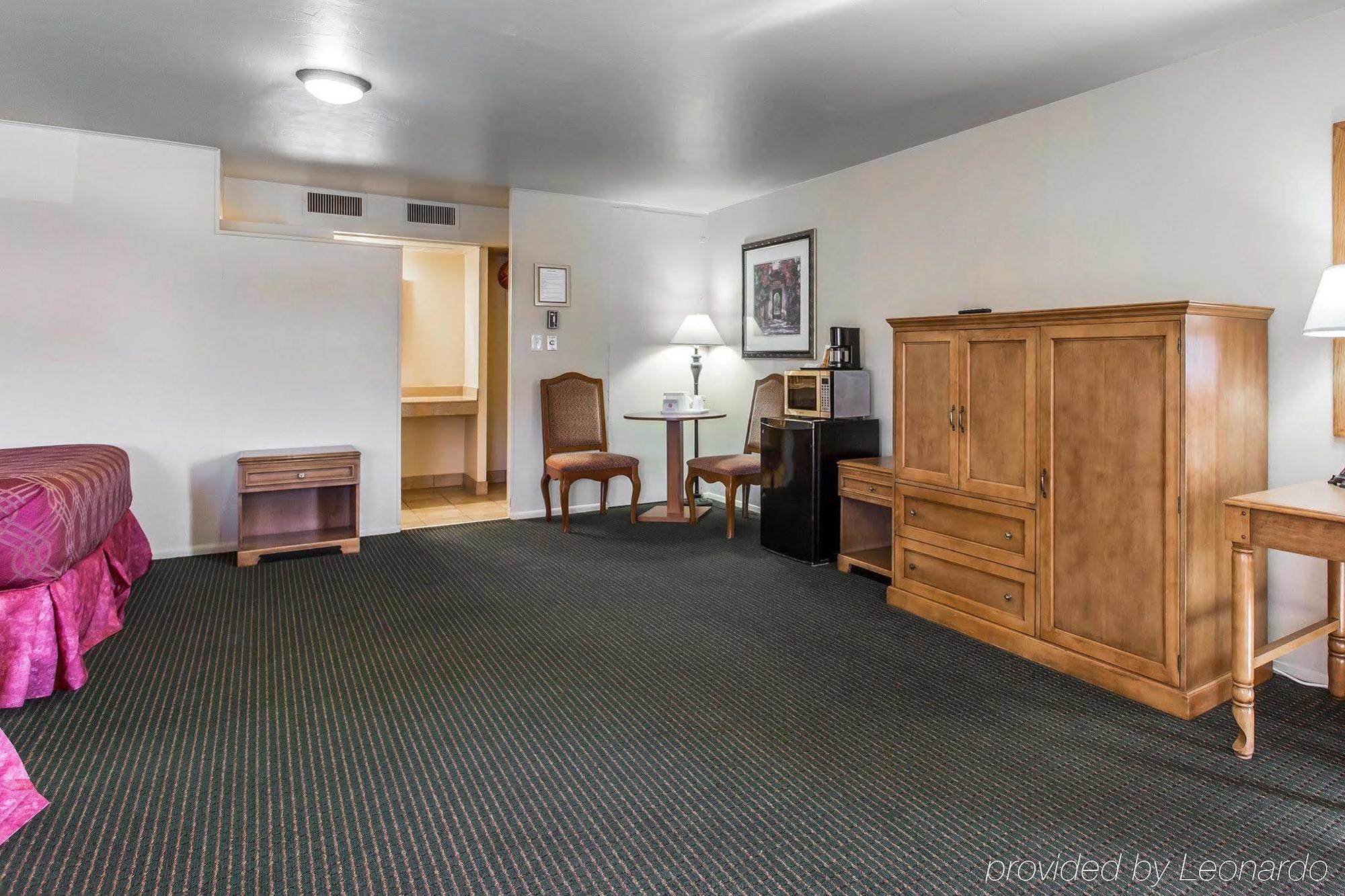Hotel Econo & 2*