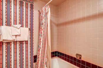 Apartment Crmr Slopeside Location