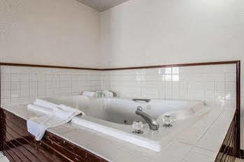 Quality Denver Inn 2*