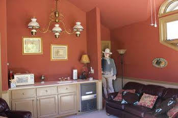 Black Bear Manor 2*