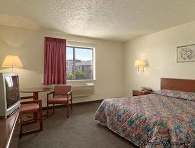 Super 8 By Wyndham North East Denver 2*