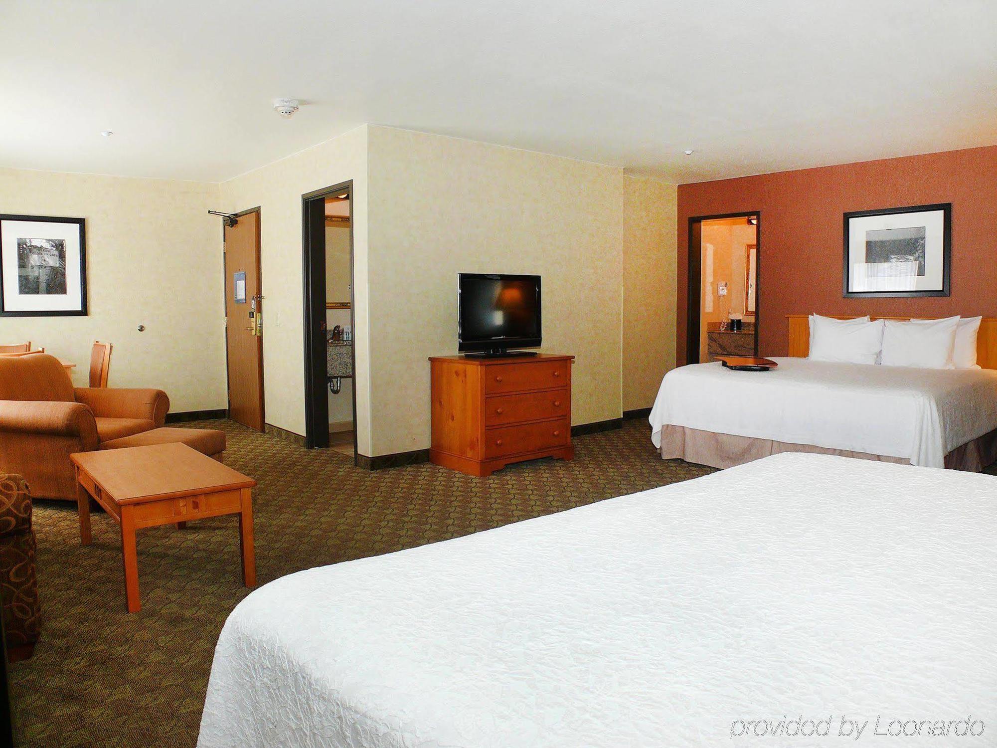 Hampton & Hotel