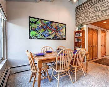 The Lift #210 - Lots Of - Pool And Hot Tub Access Holiday home Breckenridge