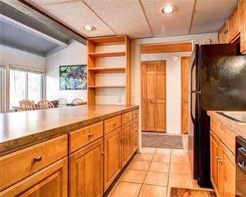 The Lift #210 - Lots Of - Pool And Hot Tub Access Holiday home