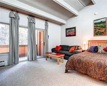 The Lift #210 - Lots Of - Pool And Hot Tub Access Holiday home *