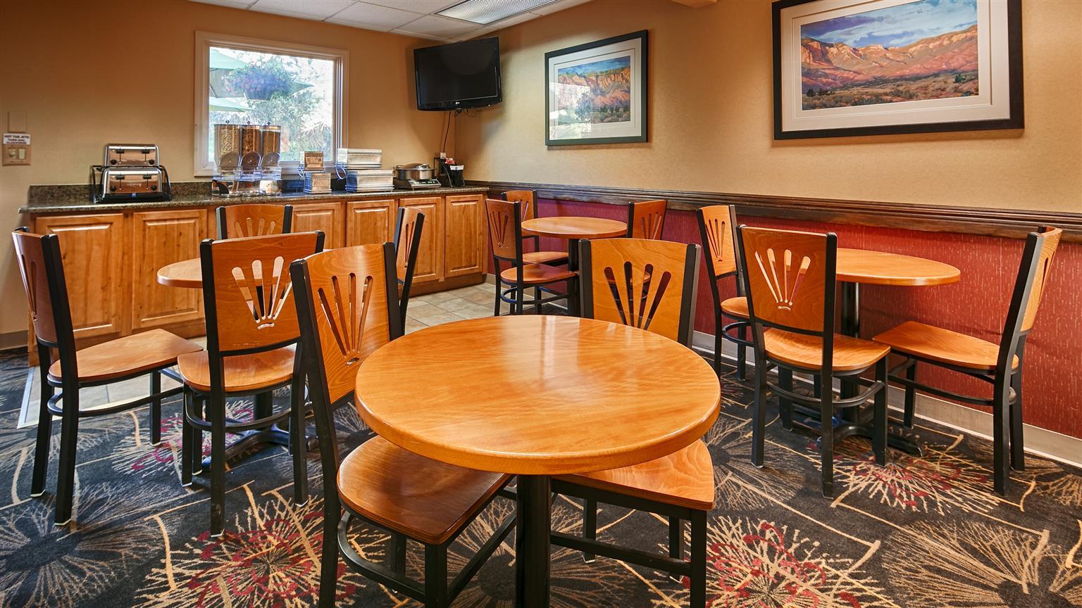 Western & Hotel 3*