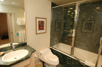 Fifth Avenue By Frias Hotel 4*
