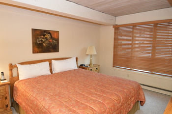 Hotel Chateau Eau Claire & Roaring Fork By Frias 4*