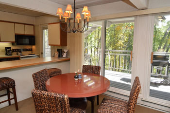 Chateau Eau Claire & Roaring Fork By Frias Hotel 4*