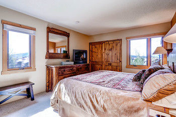 Ski Inn Condominiums