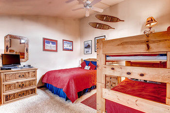Ski Inn Condominiums *