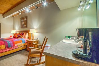 Hotel The West By Retreatia