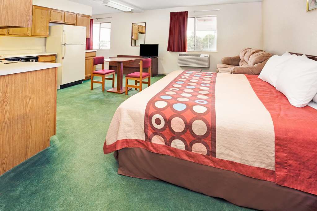 Super 8 By Wyndham North East Denver Hotel 2*