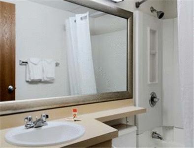Super 8 By Wyndham Denver North Westminster