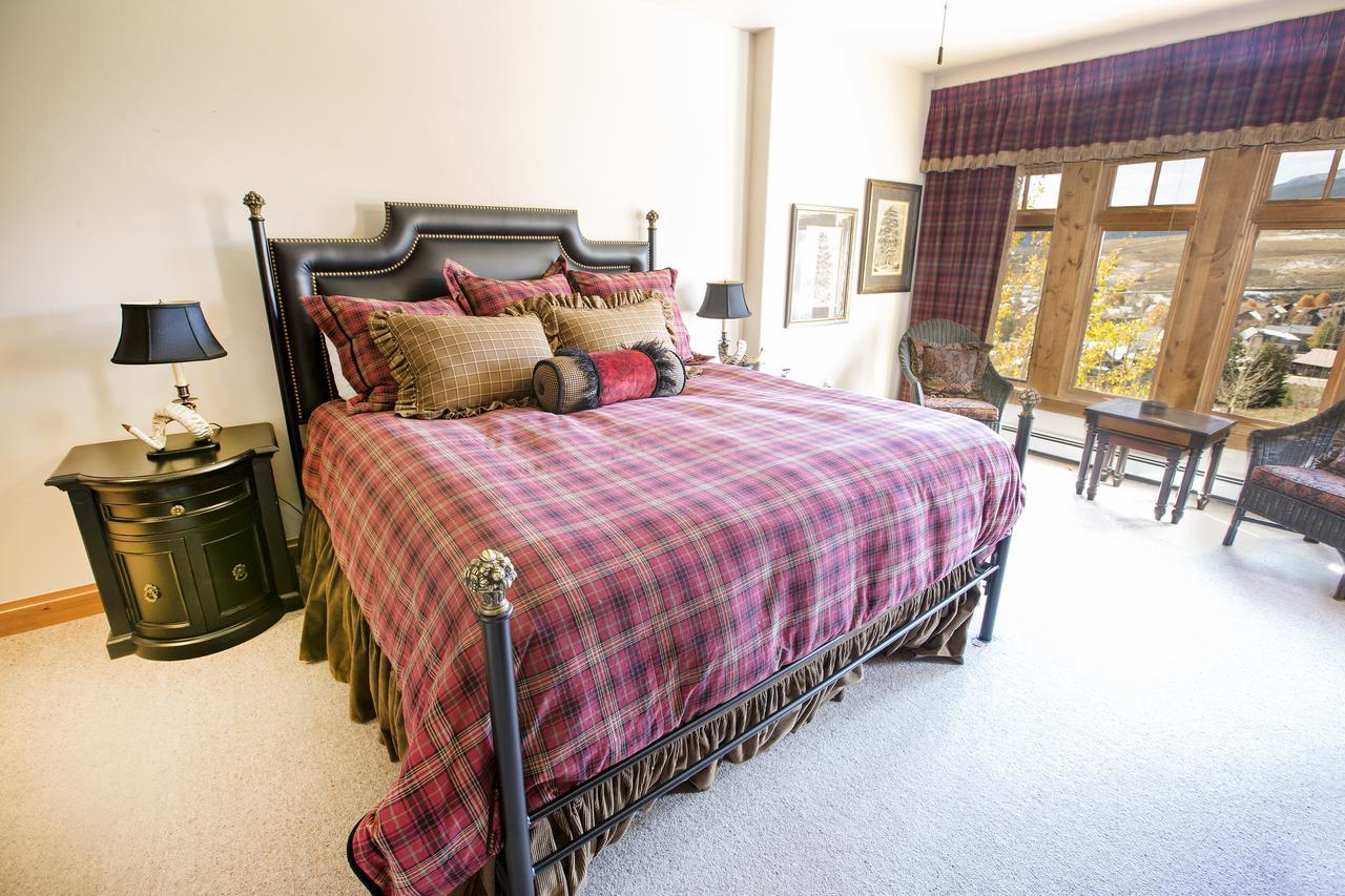 Westwall Lodge *